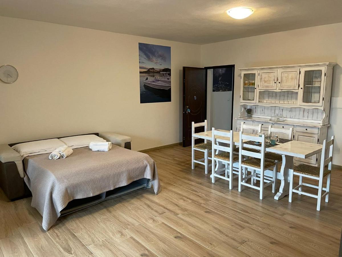 B&B Madie Castelsardo Bagian luar foto